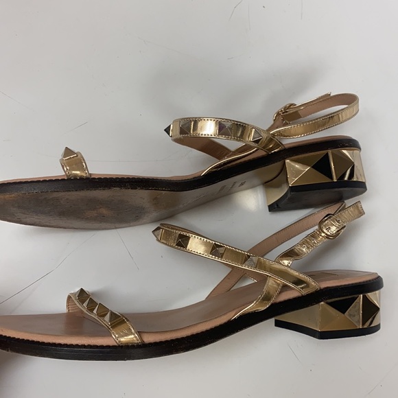 Authentic Rare Valentino Garavani rockstud gold open toe sandals size 8.5 - Picture 3 of 4